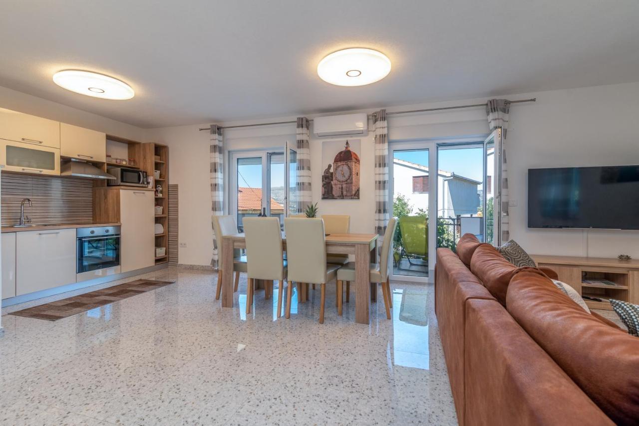 Apartment Gagula With Jacuzzi Trogir Exterior foto
